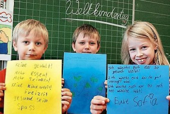 Unsre Wünsche-unsre Rechte. Schüler der Grundschule Schortens