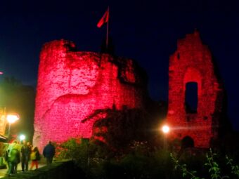 Burg Hayn in Dreieich - ganz in Pink