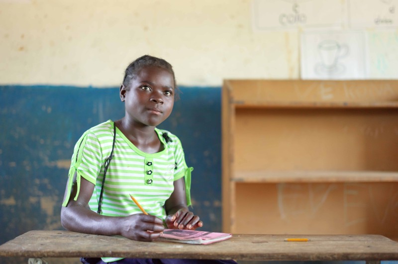 Mädchen in einem Klassenraum in Sambia; Foto: Plan
