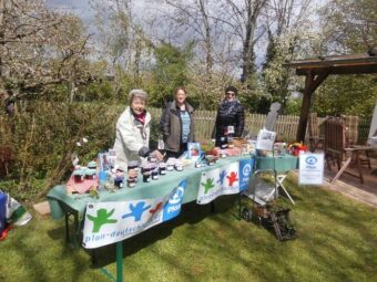 Stand der AG beim Gartenflohmarkt