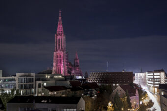 Der höchste Kirchturm der Welt - das pinkifizierte Ulmer Münster