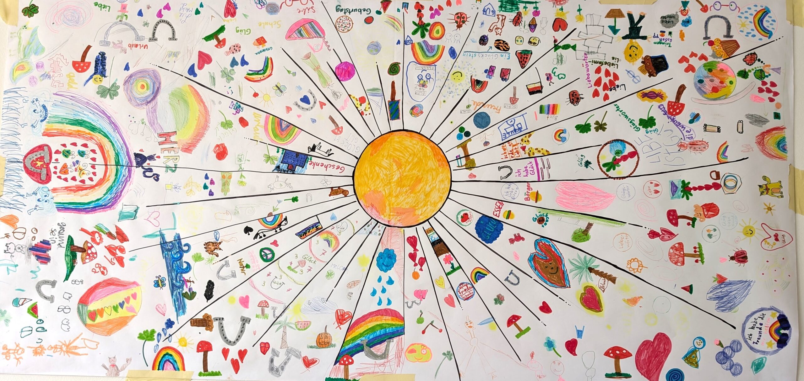 Gemaltes Bild: Sonne mit vielen Glückssymbolen