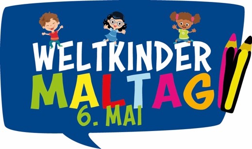 Eine blaue Sprechblase zeigt drei Cartoon-Kinder, die über dem Text "Weltkindermaltag 6. Mai". Das Wort Maltag ist in bunten, verspielten Buchstaben geschrieben. Zwei große Buntstifte stehen auf der rechten Seite der Sprechblase.