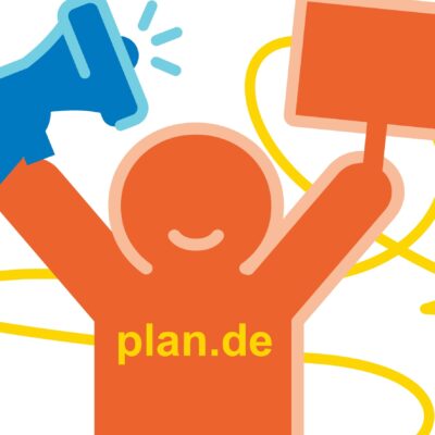 Eine einfache, stilisierte orangefarbene Figur mit der Aufschrift plan.de auf der Brust hält ein Megaphon in einer Hand und ein Schild in der anderen. Im Hintergrund wirbeln gelbe Linien, und die Figur hat ein lächelndes Gesicht.