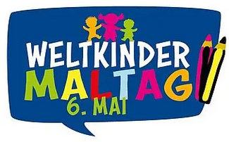 Eine blaue Sprechblase mit stilisiertem weißem Text Weltkindermaltag und gelbem 6. Mai. Oben stehen drei kindliche Figuren, rechts zwei Buntstifte (rosa und gelb). Die Buchstaben sind in verschiedenen hellen Farben gehalten.