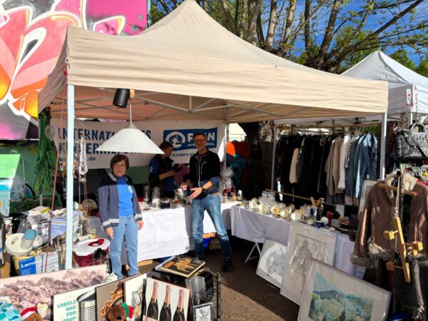 Trödelkiez auf dem Gelände der Europäischen Kunstakademie