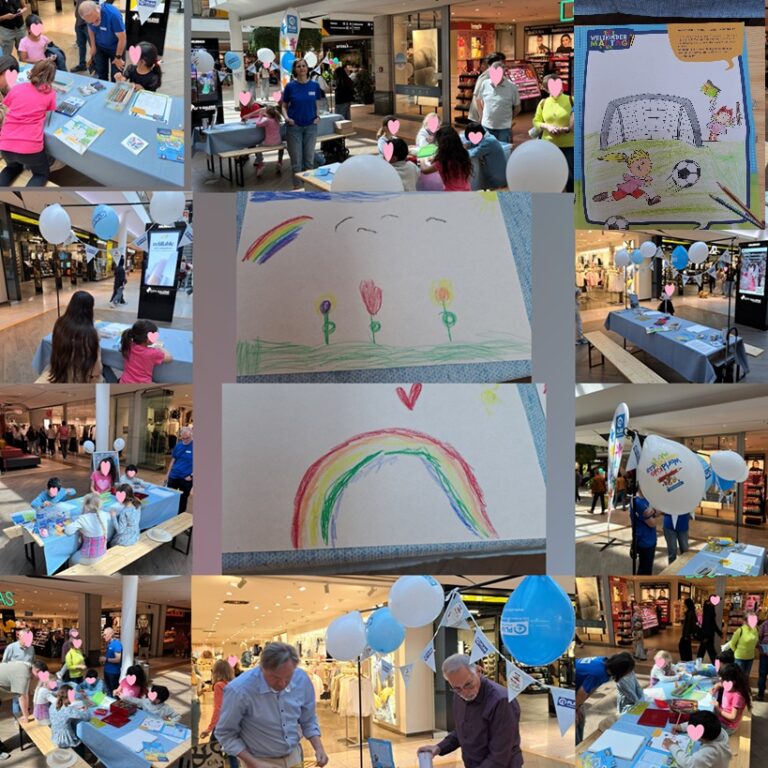 Eine Collage von Fotos einer Veranstaltung in einem Einkaufszentrum zeigt Menschen, darunter auch Kinder, die an mit blauen und weißen Luftballons dekorierten Tischen mit Buntstiften zeichnen. Die Zeichnungen zeigen Regenbögen, Blumen und eine Fußballszene. Die Kunden gehen vorbei, und auf den Tischen sind Plakate angebracht.