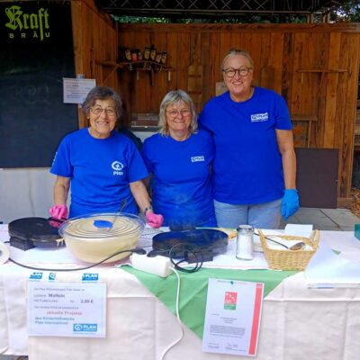 Das Trierer Waffelbackteam bei der Arbeit