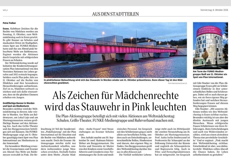 Das Wahrzeichen der Stadt Essen, ein hoher Industrieturm, wird nachts in leuchtend rosa Licht getaucht. Unten ist das Gebäude von dunklen Bäumen umgeben, und eine Bildunterschrift weist darauf hin, dass die Beleuchtung dem Internationalen Tag der Mädchen gewidmet ist.